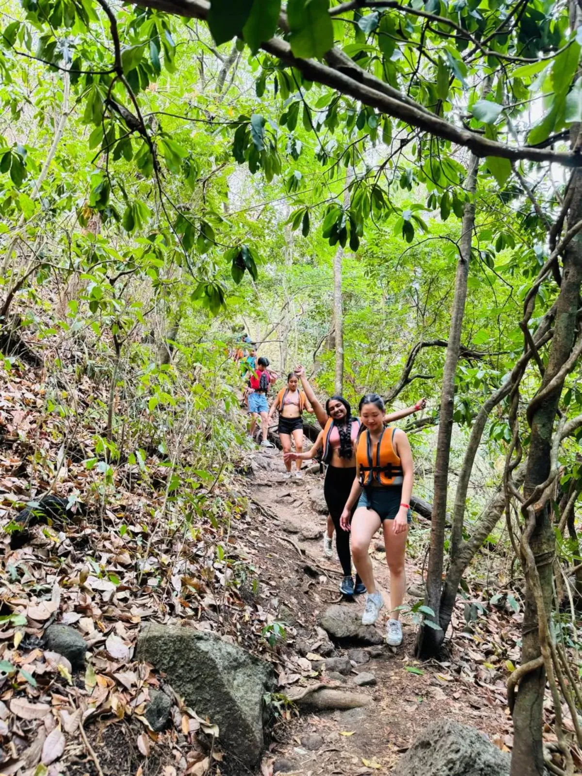 La Leona Adventure Hiking & River Tubing Tour - Image 2